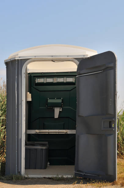 Best Portable restroom trailer rental  in Fort Pierce North, FL